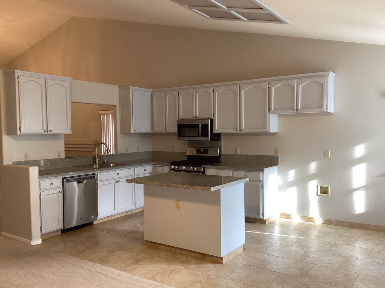 4521 Glimmer Ln - Photo 2 of 19