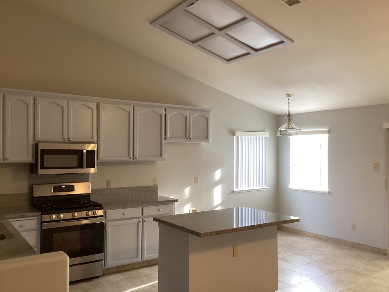 4521 Glimmer Ln - Photo 3 of 19
