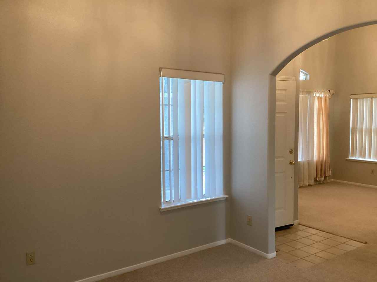 4521 Glimmer Ln - Photo 5 of 19