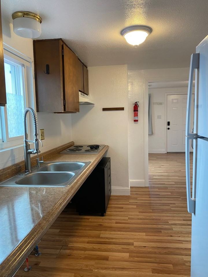 1743 C St - Photo 3 of 7