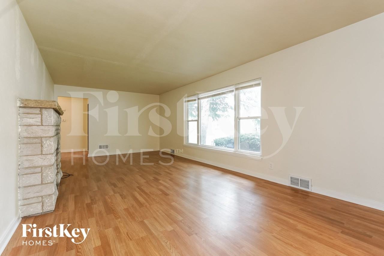 1717 Mayfield Ave - Photo 3 of 15
