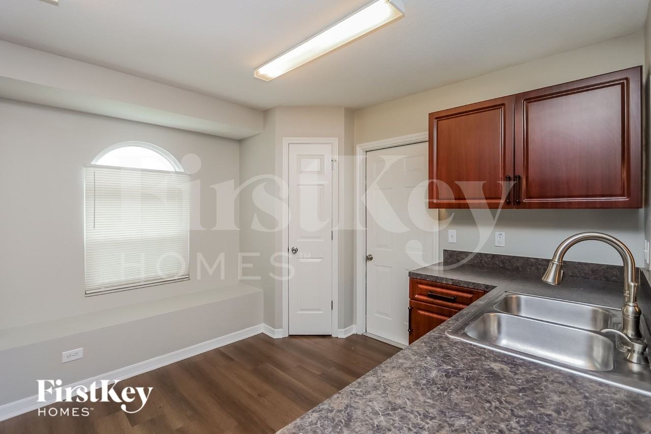 1703 Hulett Dr - Photo 5 of 16