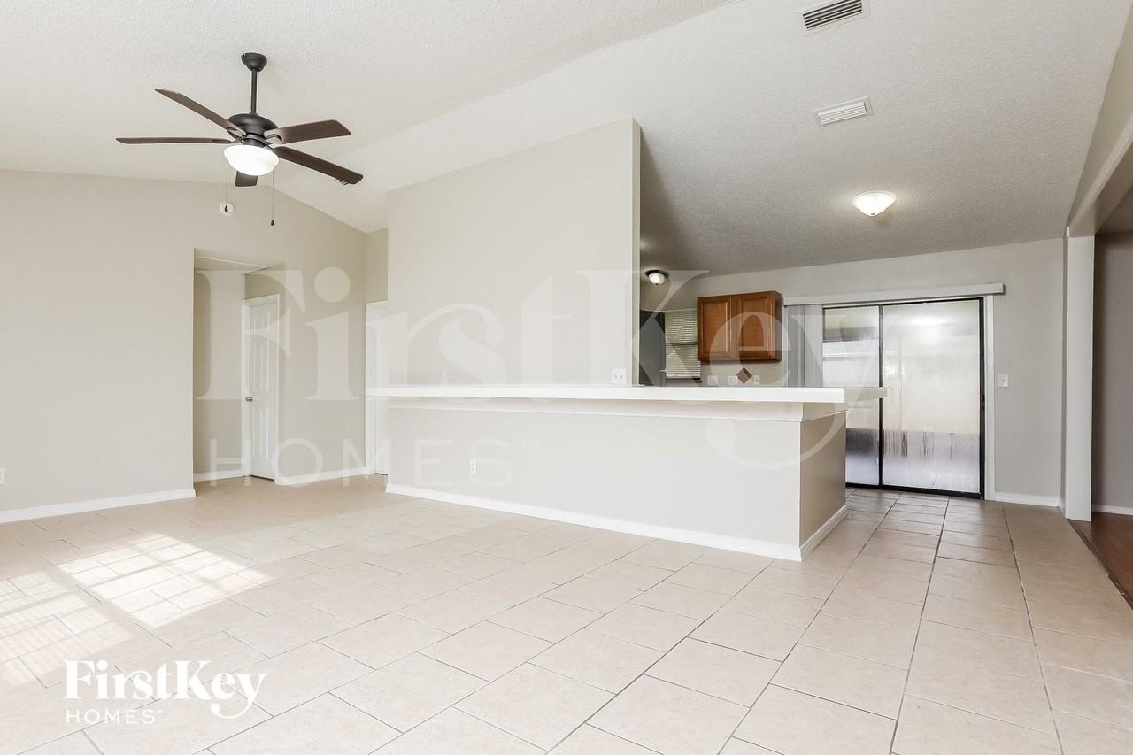 1689 Cedro Ave - Photo 4 of 15
