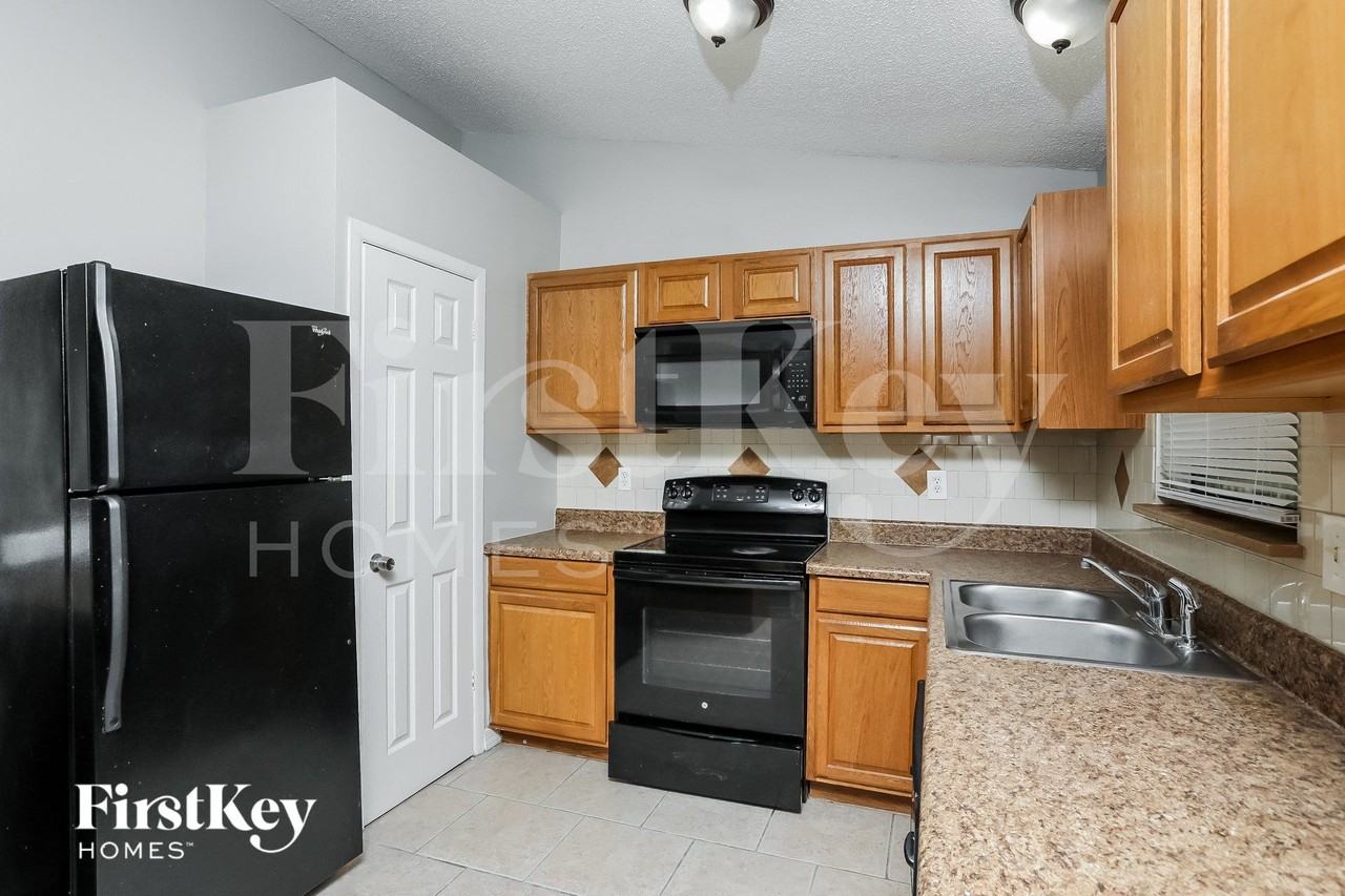 1689 Cedro Ave - Photo 5 of 15
