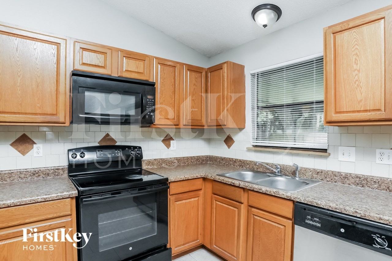1689 Cedro Ave - Photo 6 of 15
