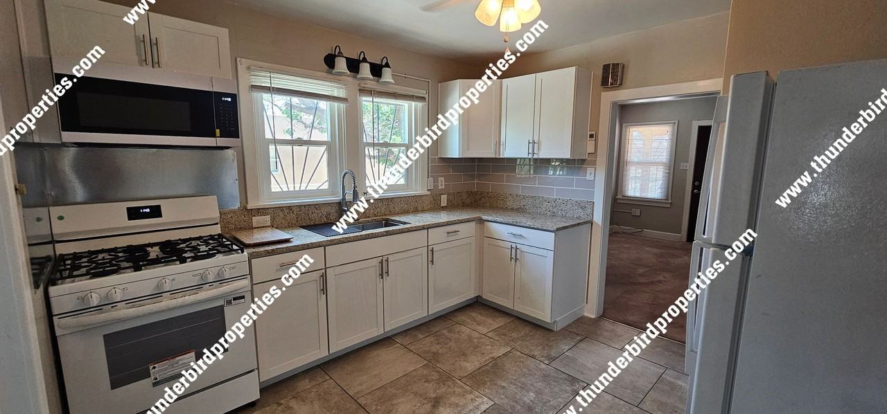 607 Delamar Ave Nw - Photo 4 of 16