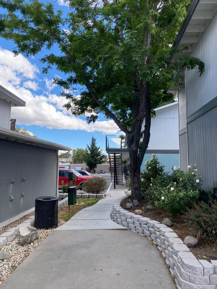Mountain Vista Apartments - Photo 3 of 13