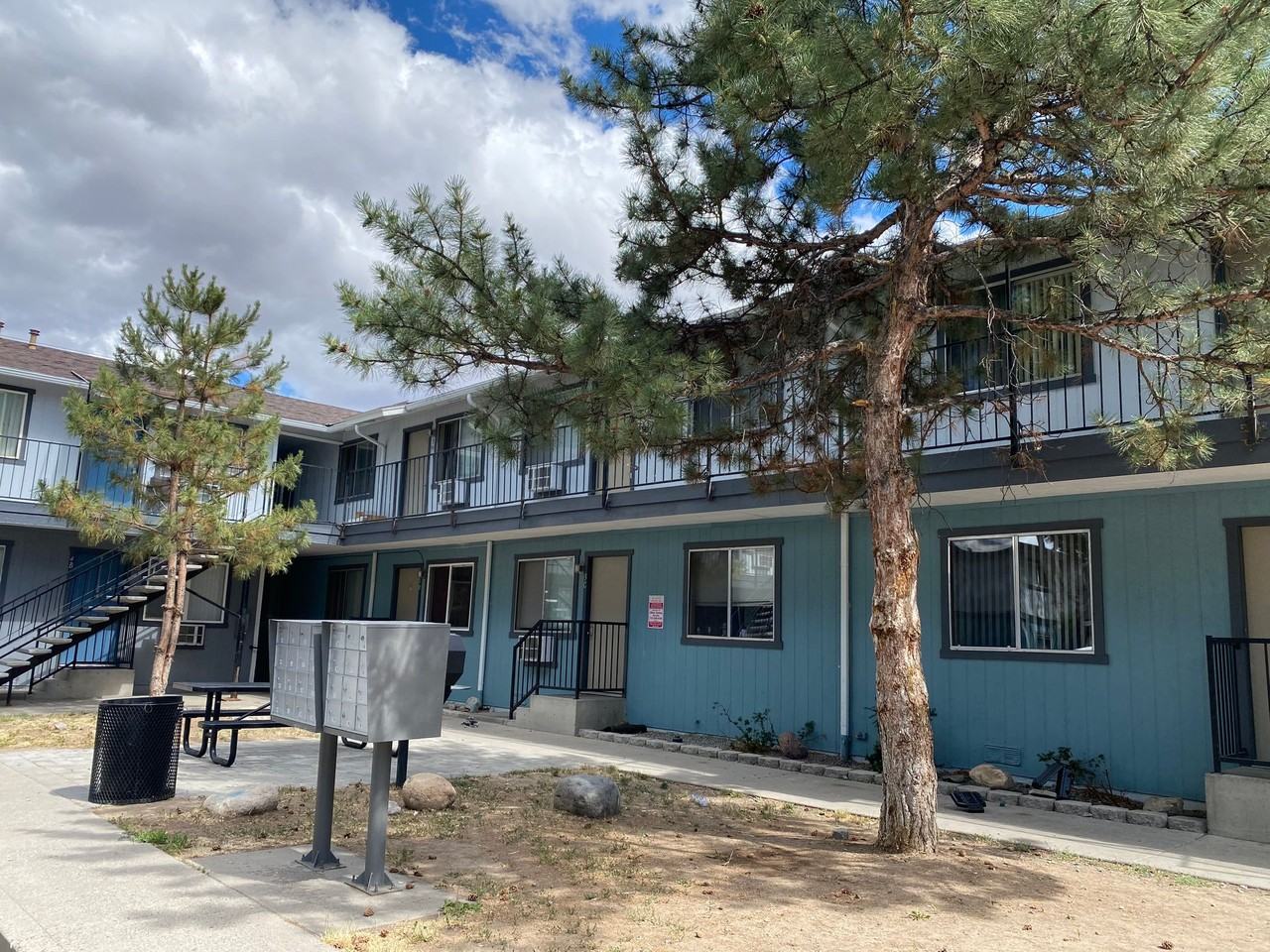 Mountain Vista Apartments - Photo 4 of 13