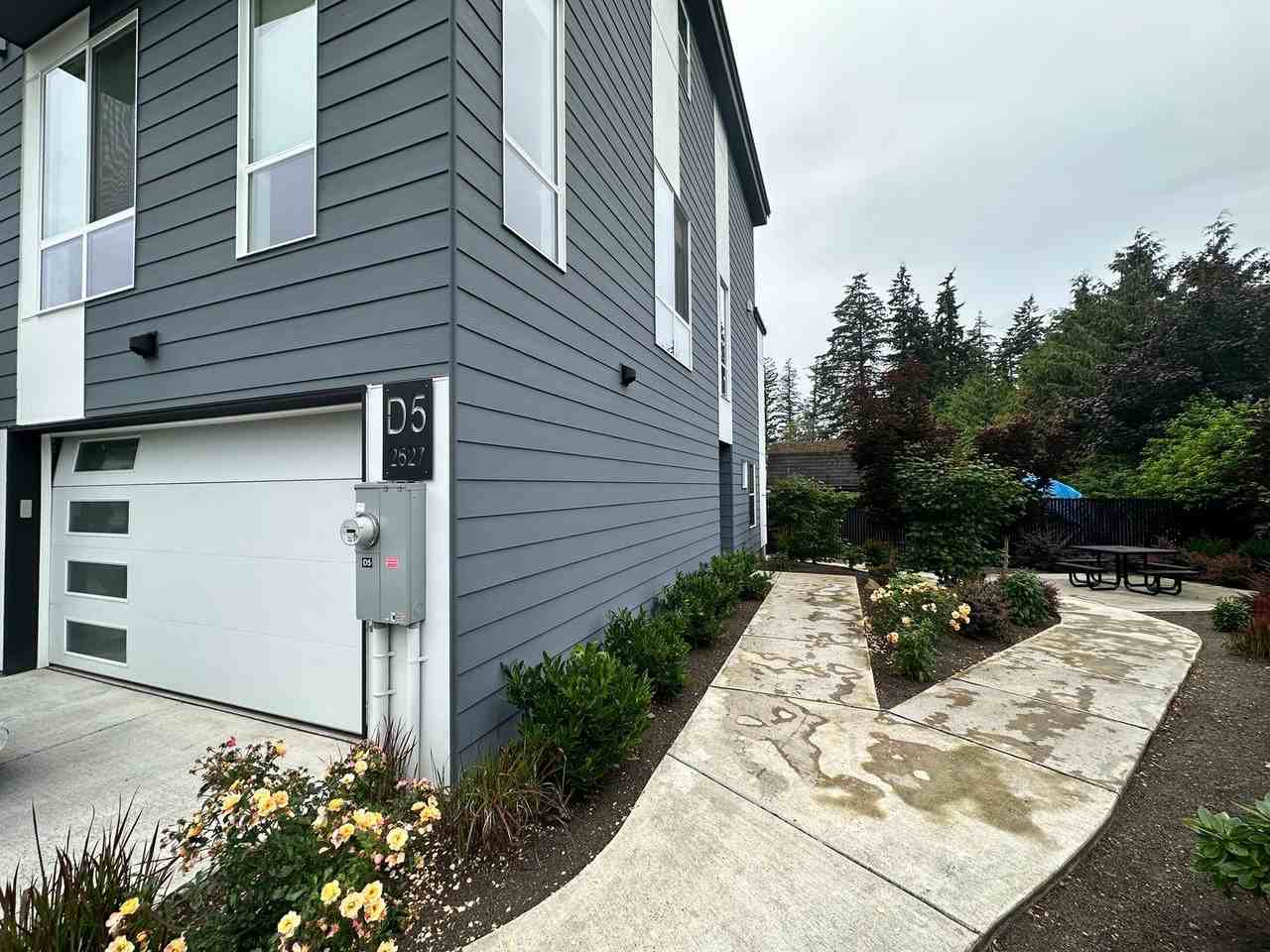 2527 Gibson Rd - Photo 2 of 32
