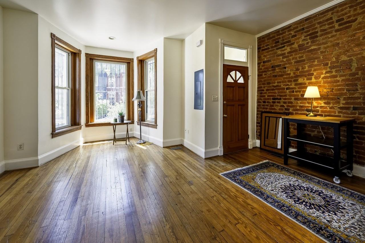 145 Thomas St Nw - Photo 2 of 33