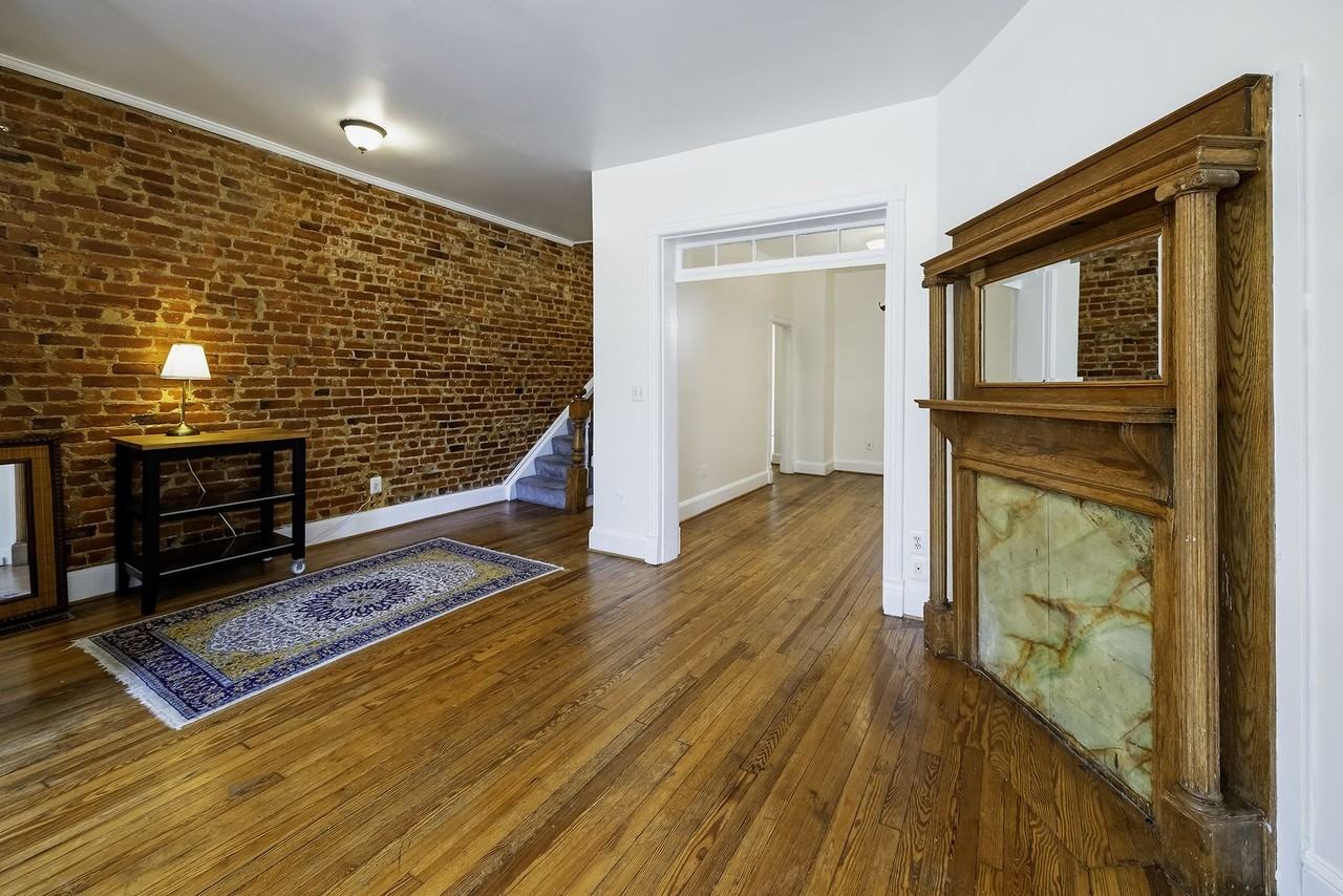 145 Thomas St Nw - Photo 3 of 33