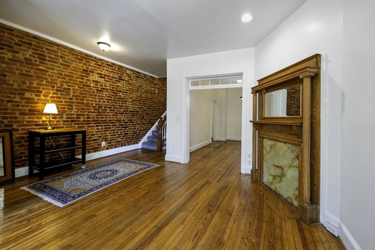 145 Thomas St Nw - Photo 4 of 33