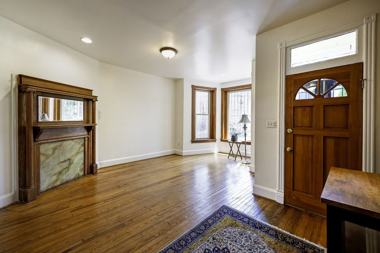 145 Thomas St Nw - Photo 5 of 33