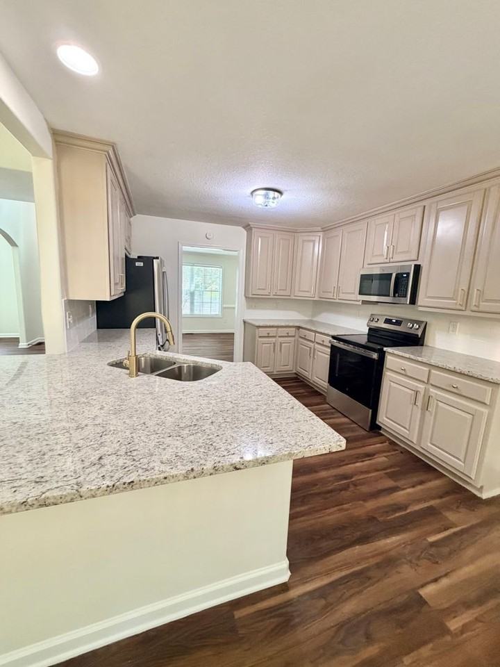 2544 Carnes Rd - Photo 2 of 21