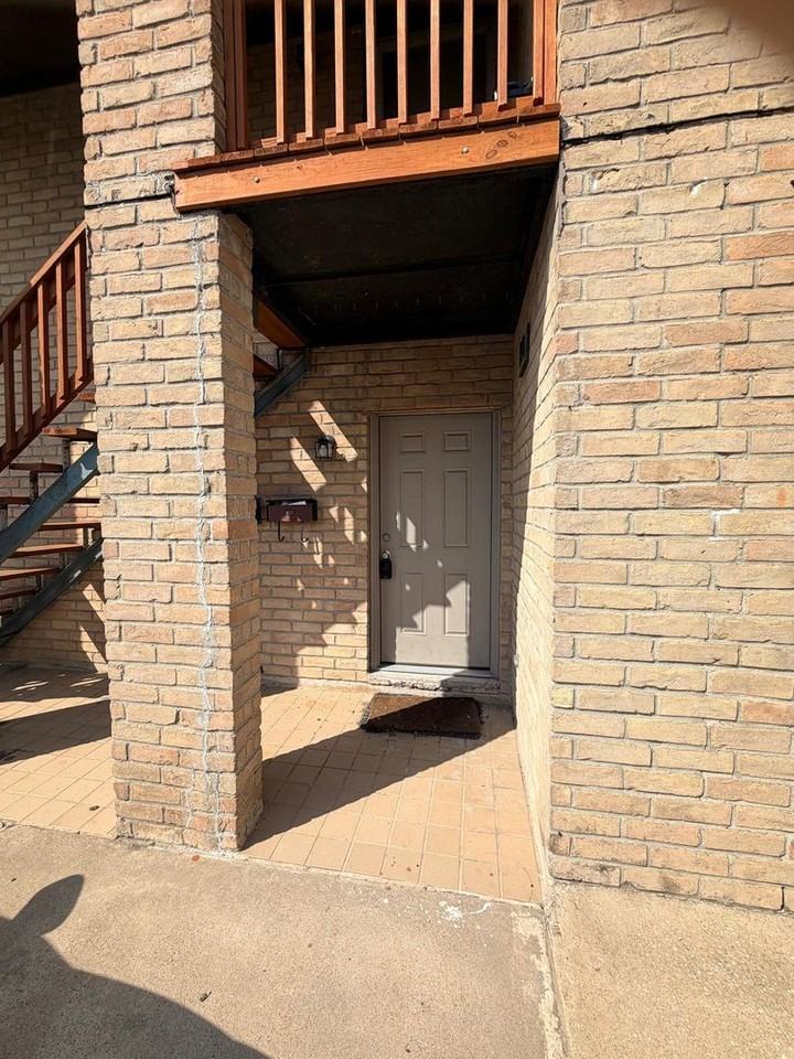 2925 19th St - Photo 2 of 14
