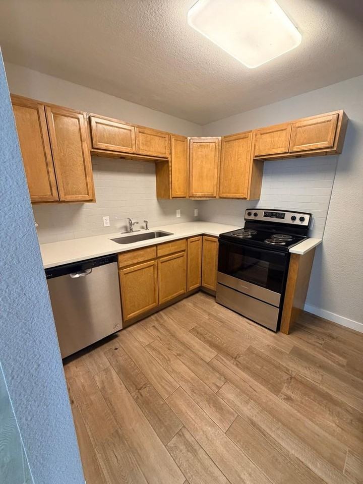 2925 19th St - Photo 3 of 14
