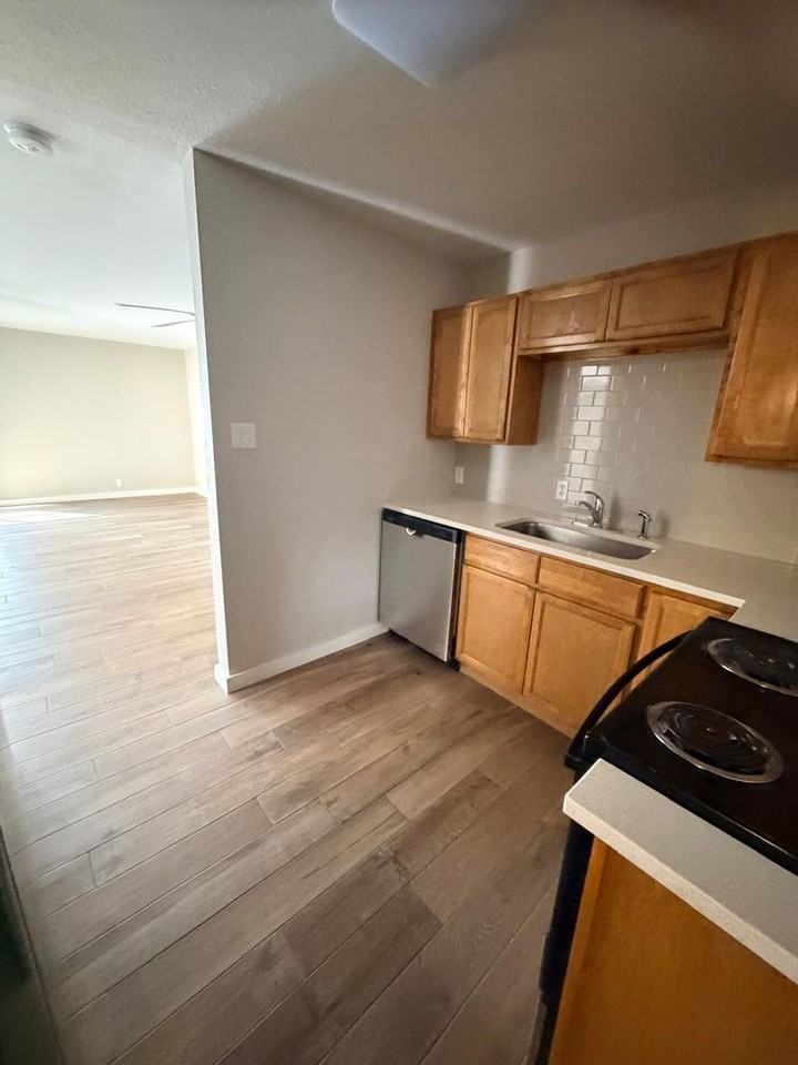 2925 19th St - Photo 5 of 14
