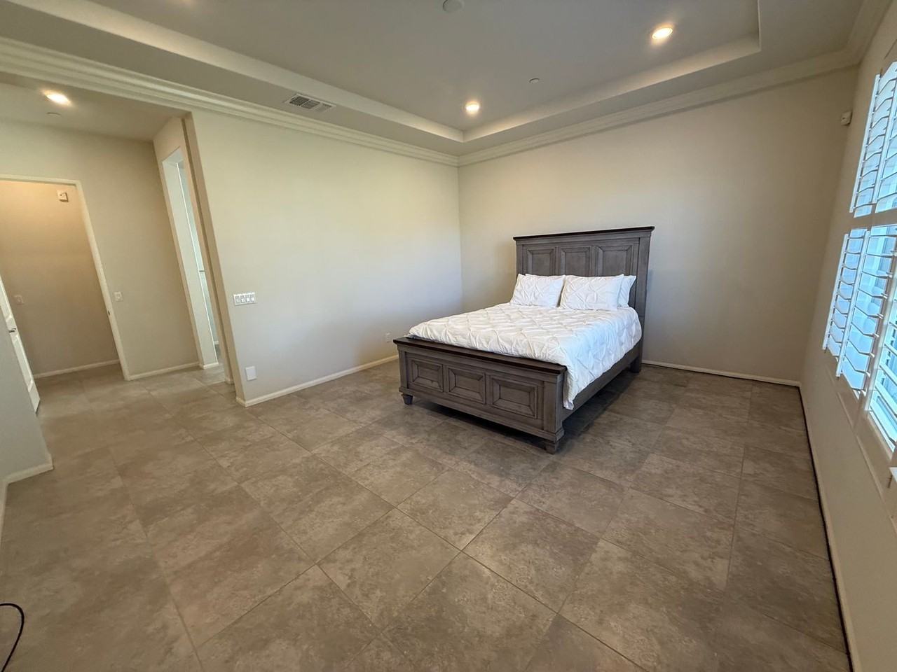 19255 Castana St - Photo 4 of 50