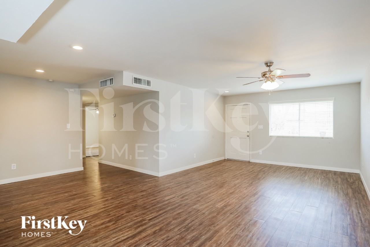 1615 W Bluefield Ave - Photo 3 of 16