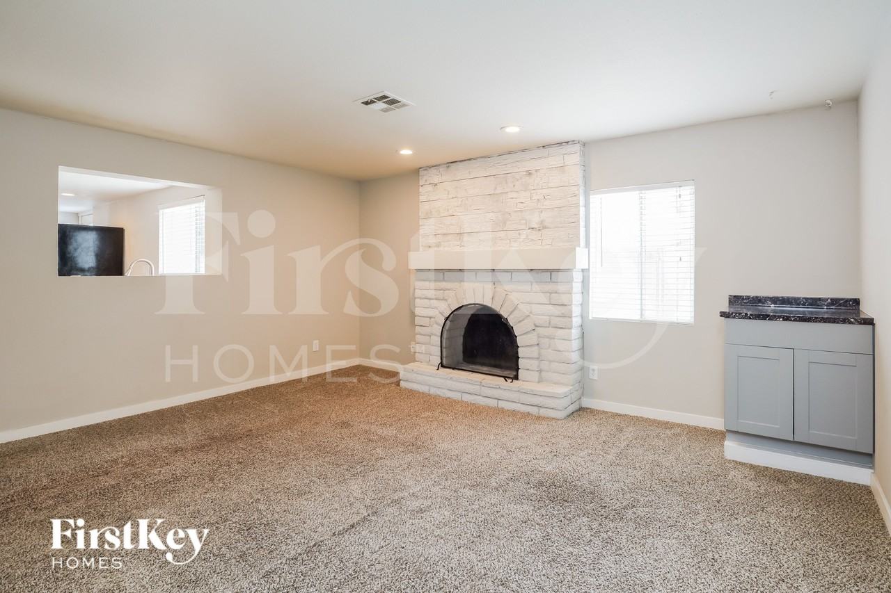 1615 W Bluefield Ave - Photo 7 of 16