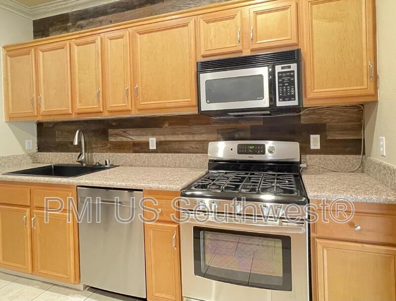 2549 Country Club Dr - Photo 4 of 29