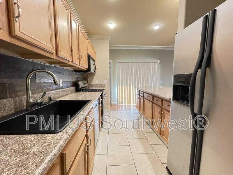 2549 Country Club Dr - Photo 5 of 29