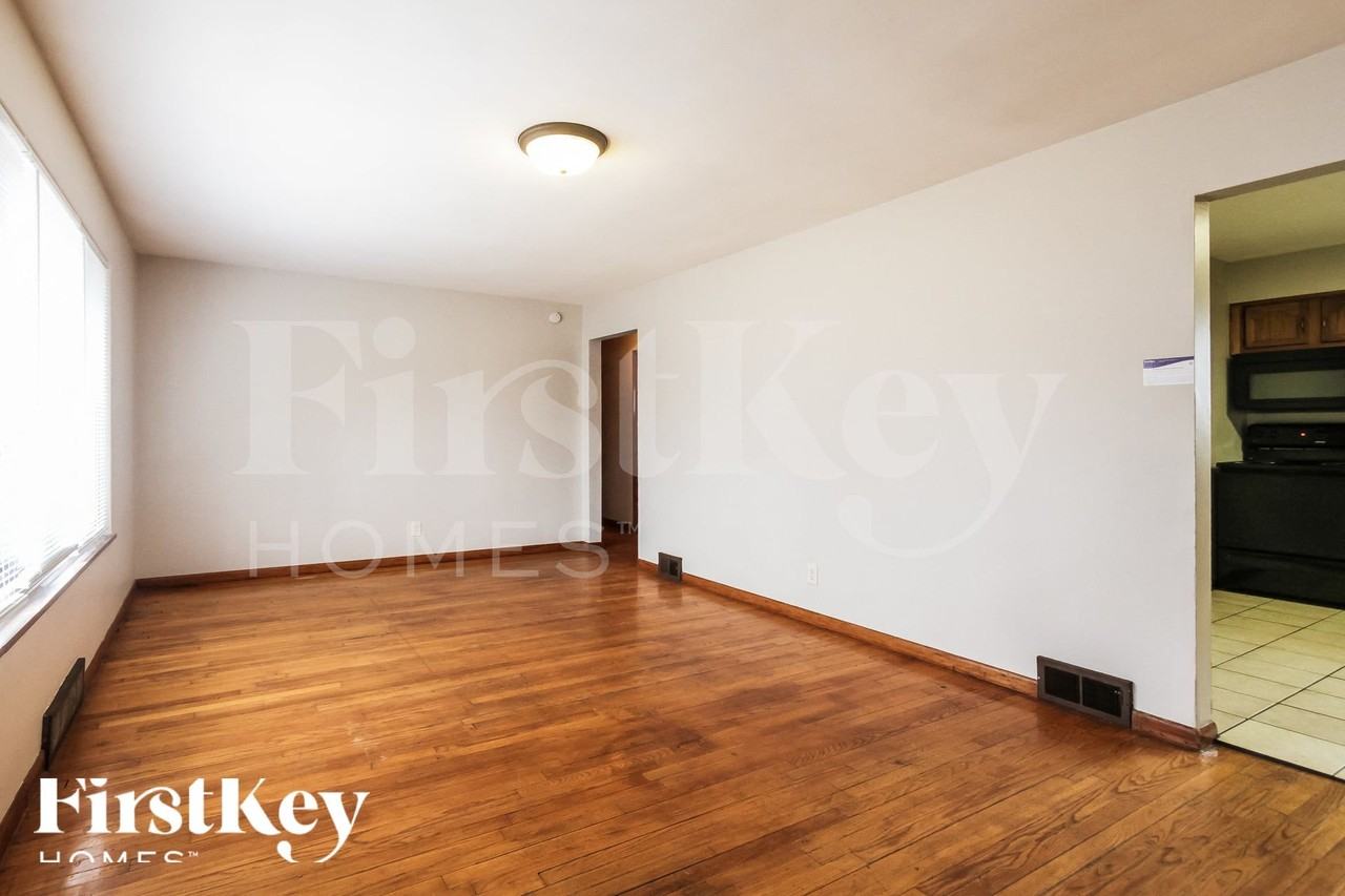 1317 Hathaway Dr - Photo 2 of 15