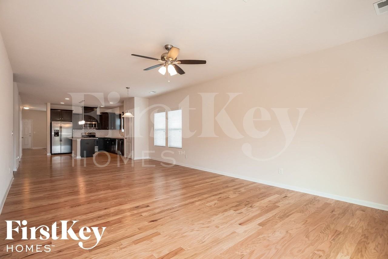 126 Willow Valley Dr - Photo 2 of 15