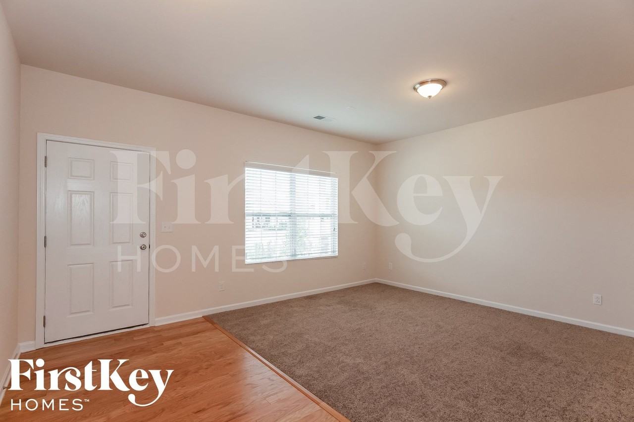 126 Willow Valley Dr - Photo 3 of 15