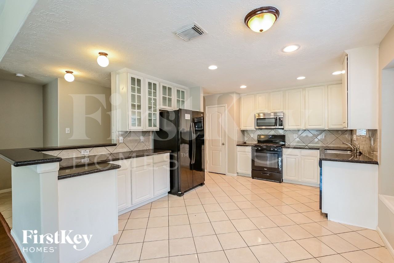 11931 Belle Ct - Photo 5 of 20
