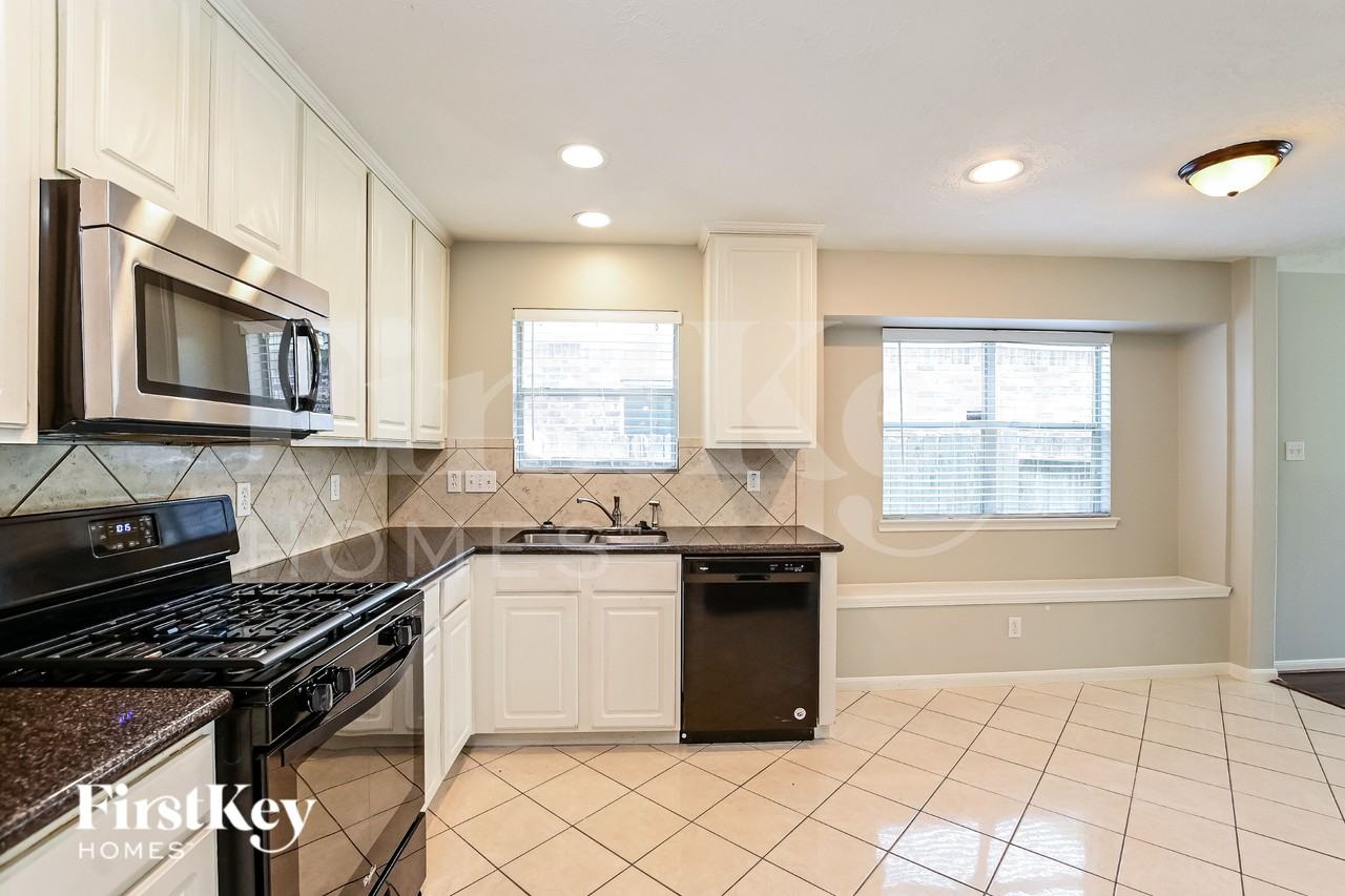 11931 Belle Ct - Photo 6 of 20