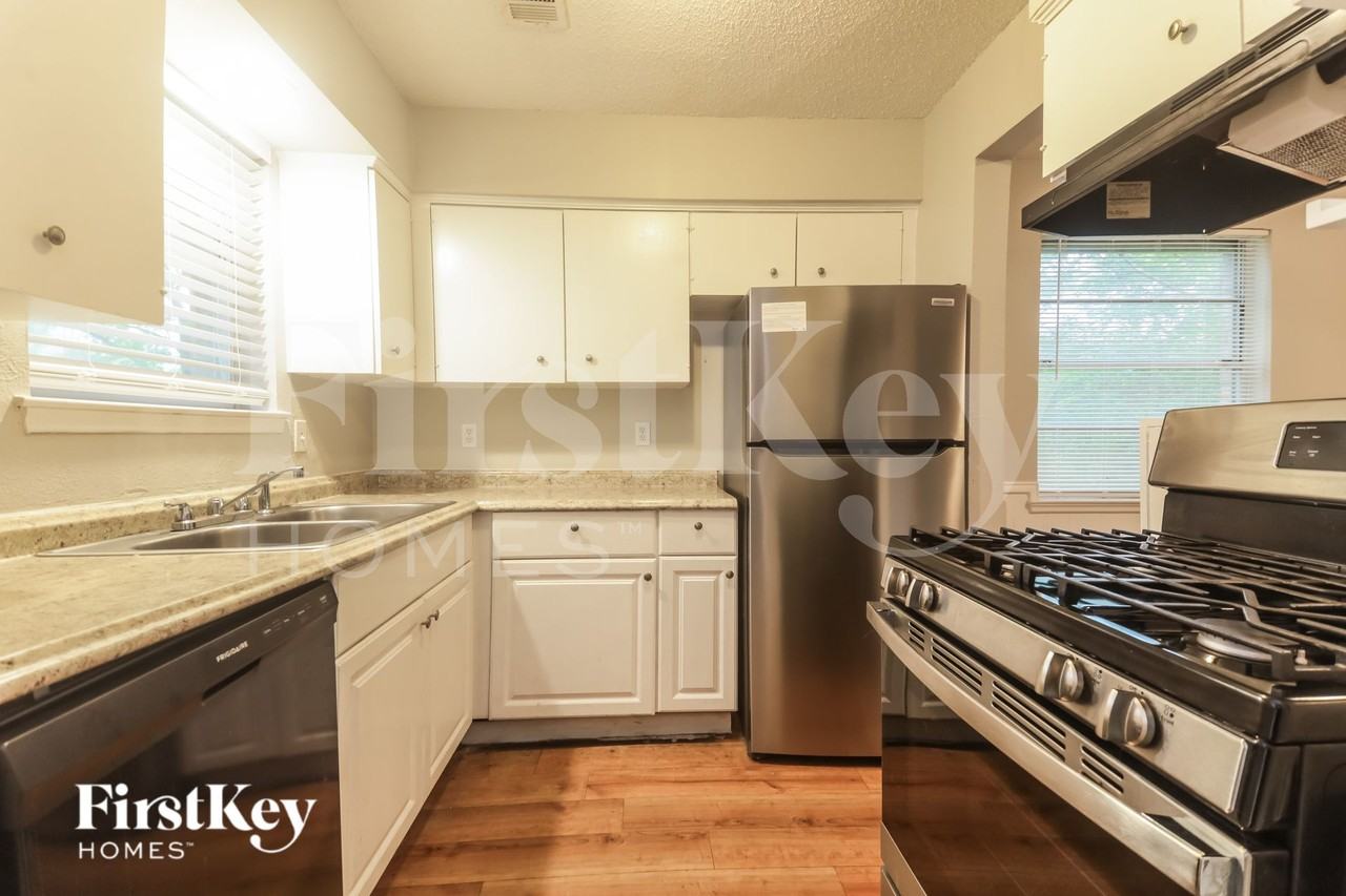 1109 Atlanta Dr - Photo 6 of 16