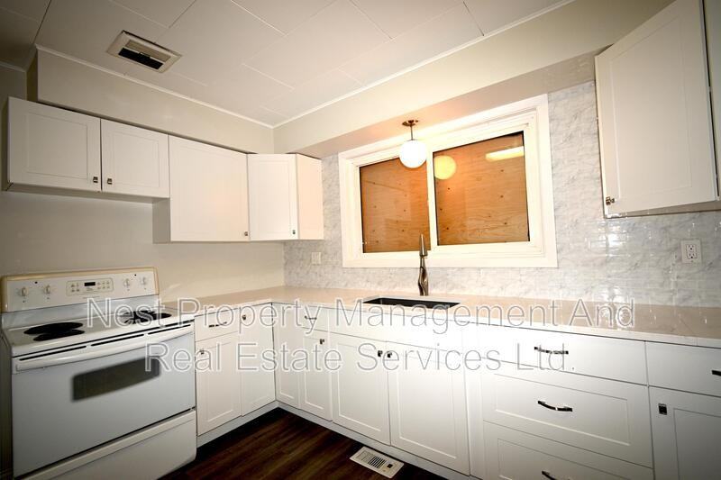 594 Central St E #1
