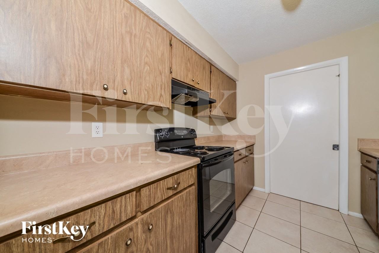 1075 Queen Rd - Photo 5 of 15