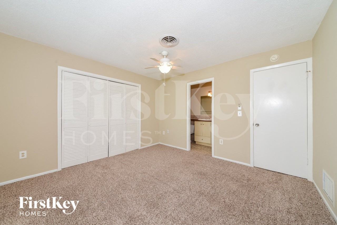 1075 Queen Rd - Photo 7 of 15