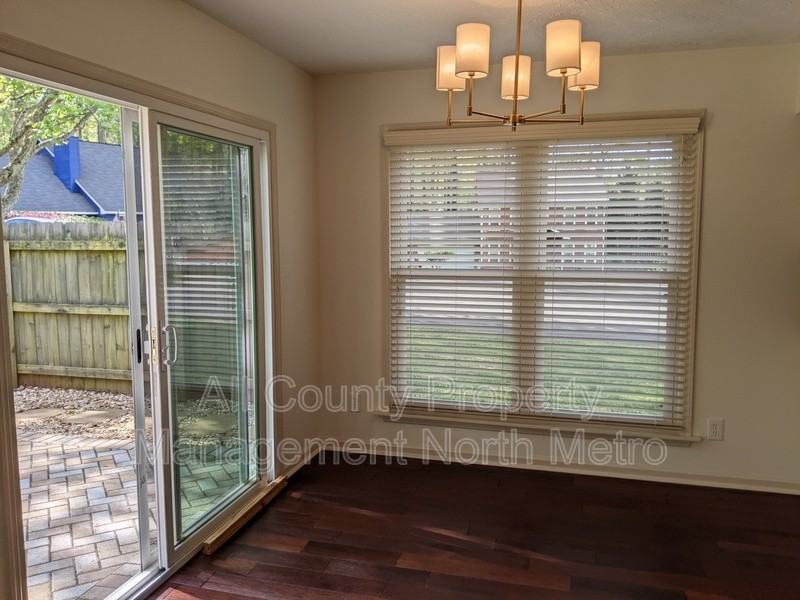 215 Broken Lance Pl - Photo 4 of 19