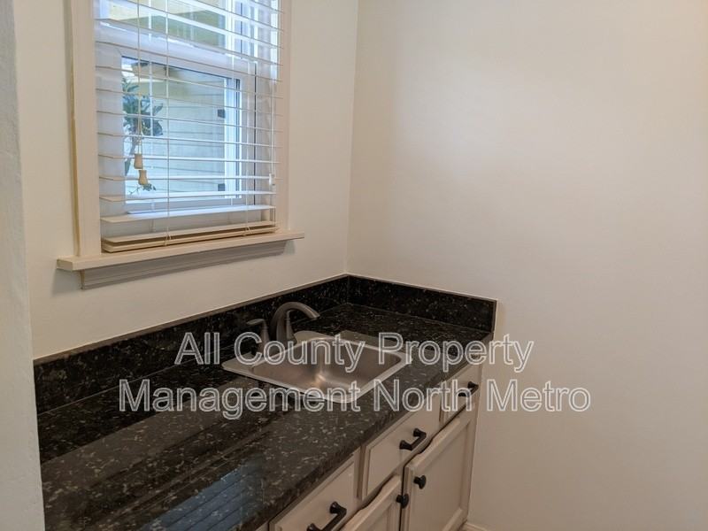 215 Broken Lance Pl - Photo 6 of 19