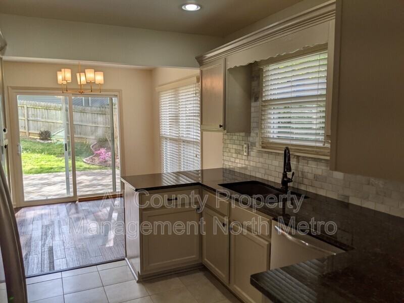 215 Broken Lance Pl - Photo 7 of 19