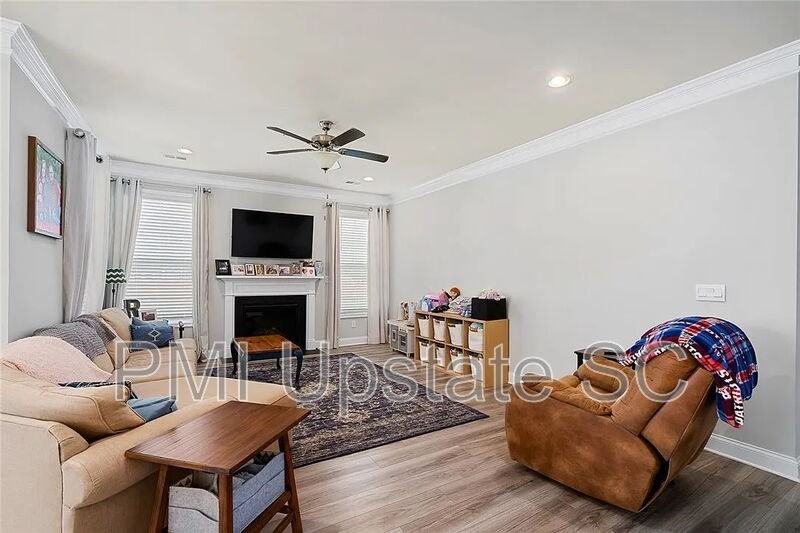 201 Sweet Hill Rd - Photo 7 of 34