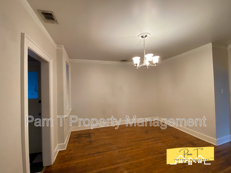 740 E 45th St #4 - Photo 3 of 7