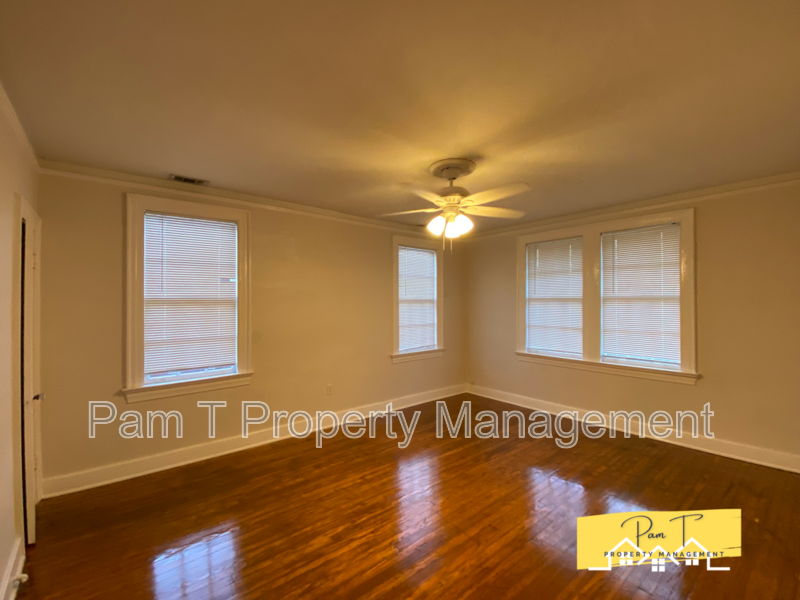 740 E 45th St #4 - Photo 4 of 7