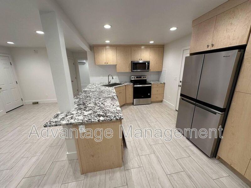 467 Elm St - Photo 3 of 11