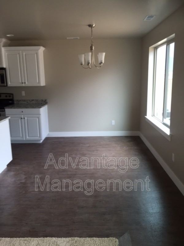 576 Ne - Photo 3 of 14