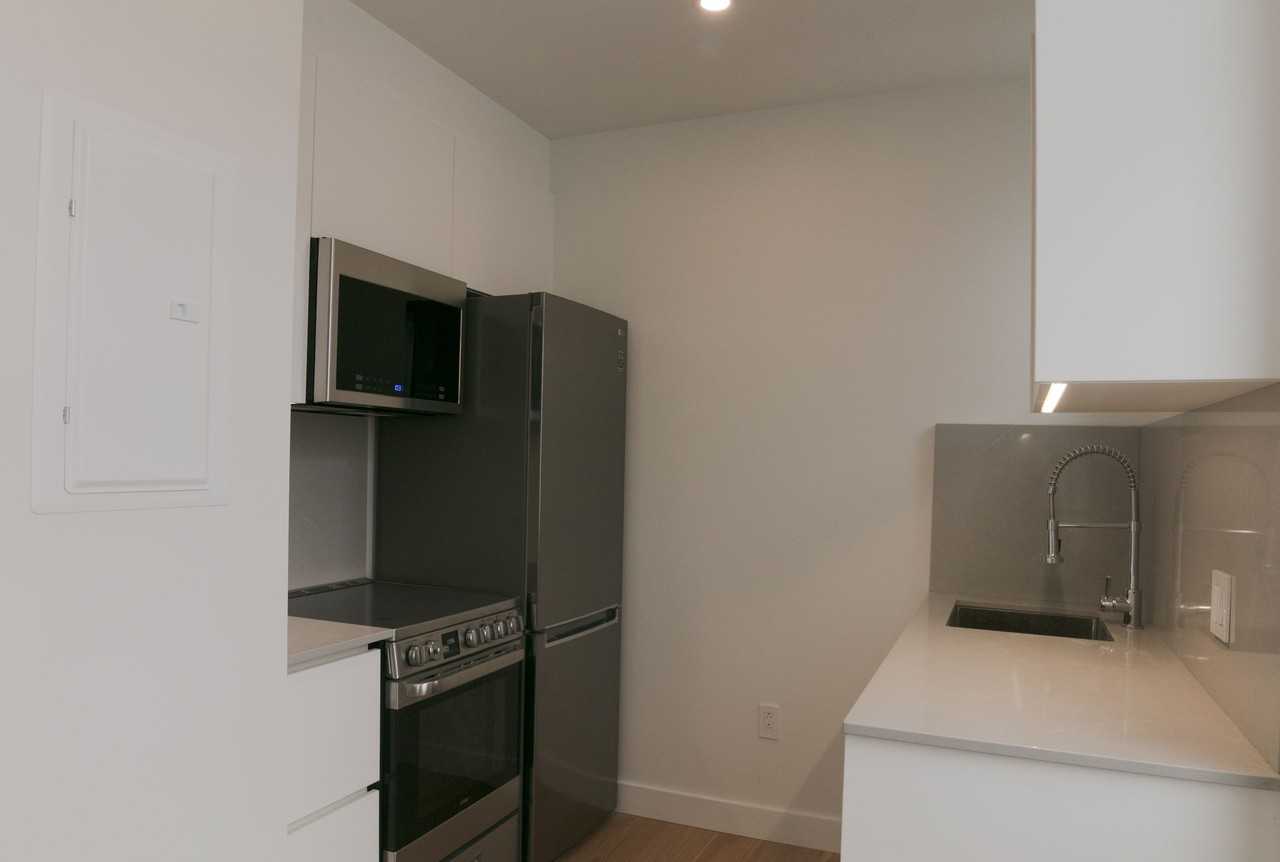 4870 Queen Mary Road - Photo 4 of 50
