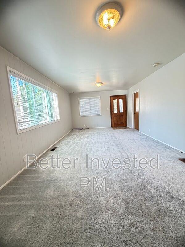 204 N Main St - Photo 3 of 40