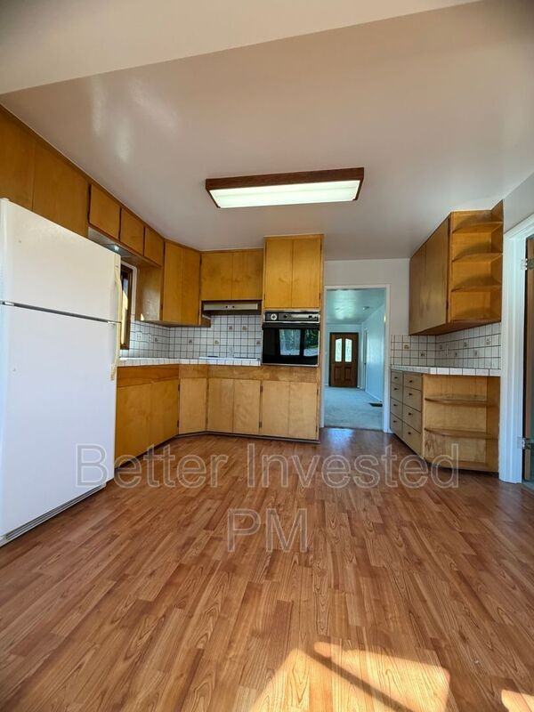 204 N Main St - Photo 4 of 40