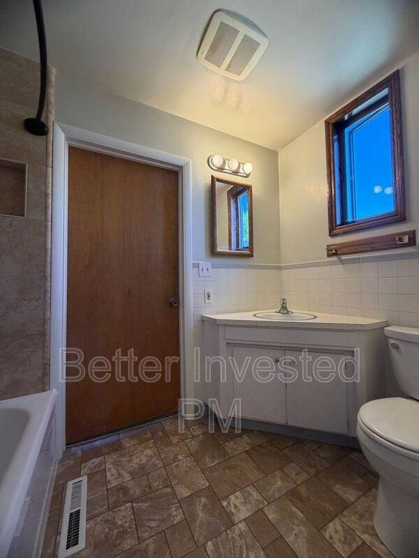 204 N Main St - Photo 7 of 40
