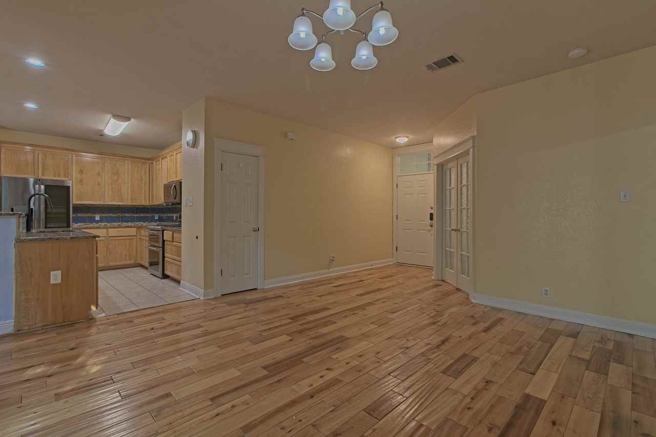 610 Palo Alto Ln - Photo 7 of 35