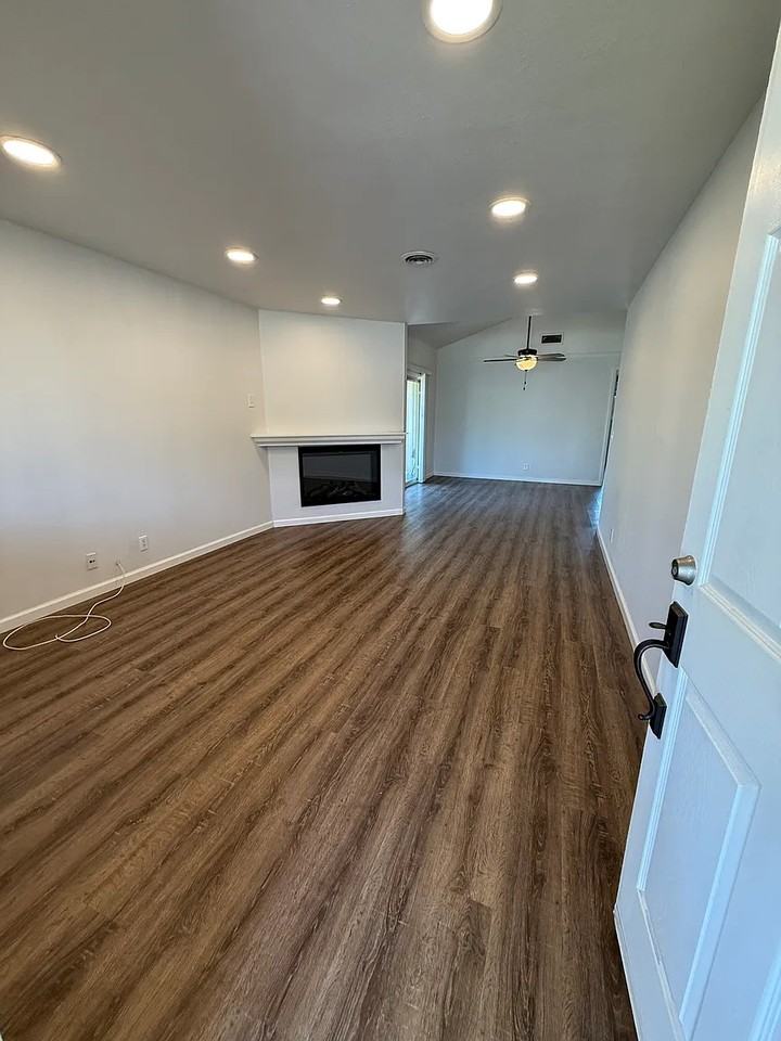 33 Dean Way - Photo 2 of 11