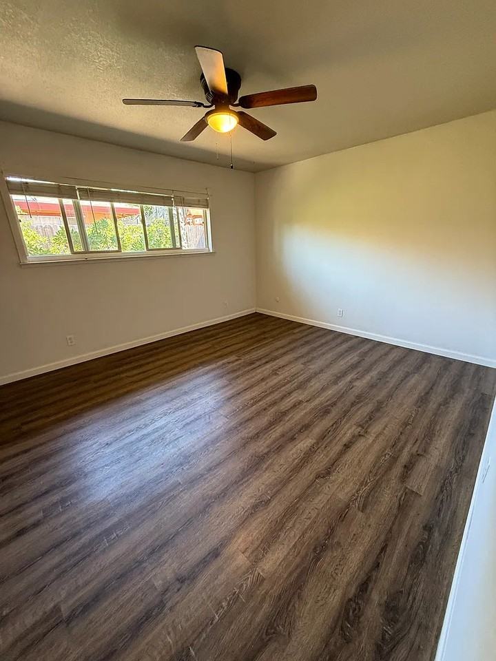 33 Dean Way - Photo 7 of 11